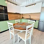 Flh - The Lake Home - Apt 33