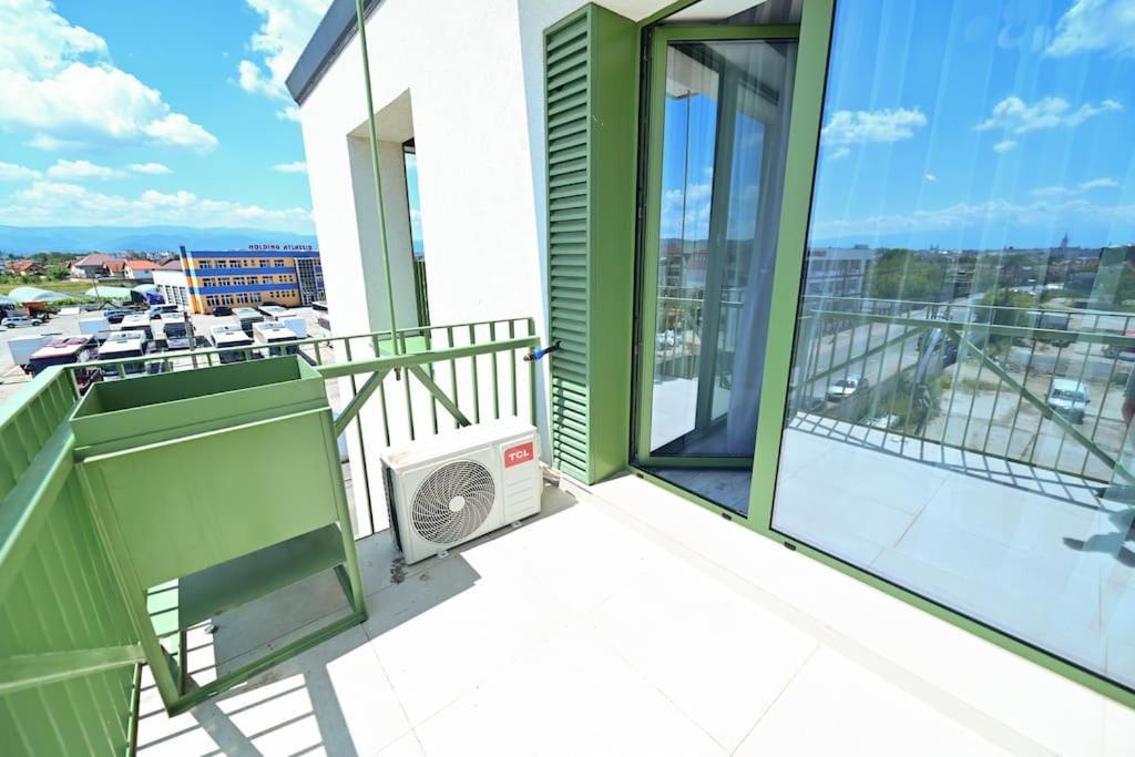 Flh - The - 33 Apartament